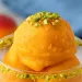 Scopri come preparare il sorbetto all’albicocca con granella di pistacchio di Bronte. Una ricetta estiva, veloce e fresca per usare la frutta di stagione senza sprechi.