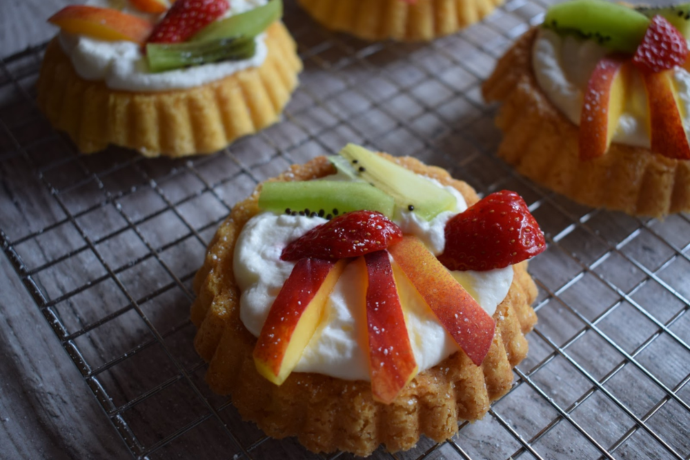 Ricetta Crostatine alla Frutta e Crema Chantilly: Dolce Estivo Facile