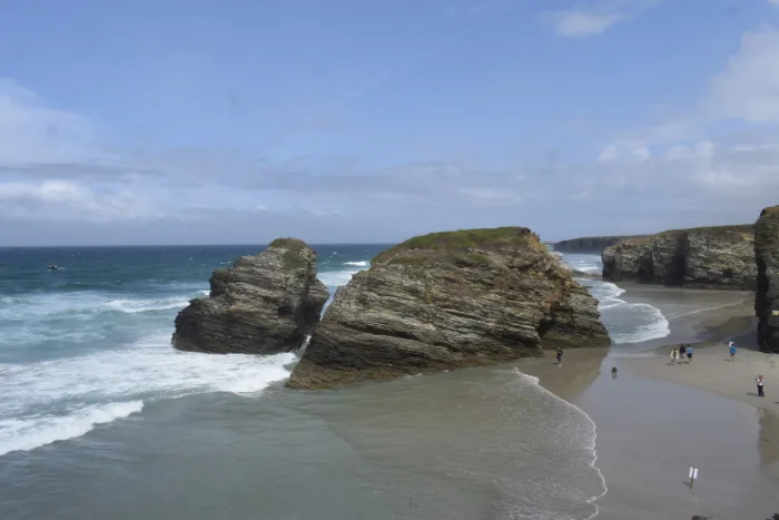 Una formazione rocciosa a Praia das Catedrais