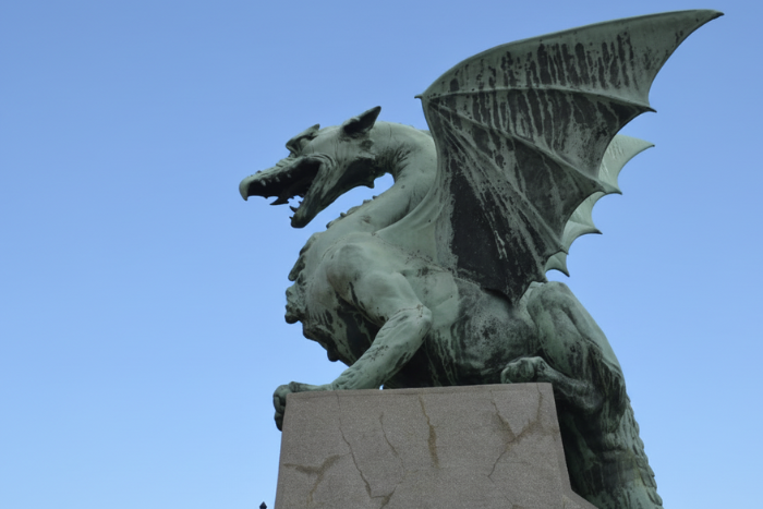 Immancabile la visita al ponte dei draghi di Lubiana dove si narrano miti e leggende