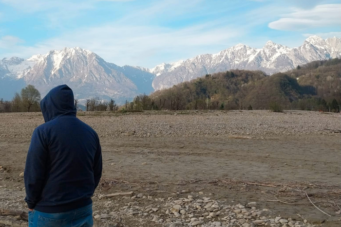 Uno scorcio delle alpi bellunesi dal lago di Santa Croce
