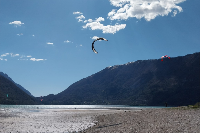 Windsurf, kitesurf e sport acquatici: il lago dei venti
