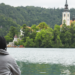 Uno scorcio dell'isola al centro del lago di Bled per un itinerario perfetto per un viaggio in Slovenia in camper