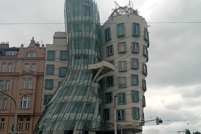 La casa danzante di Praga degli architetti Vlado Milunić e Frank Gehry