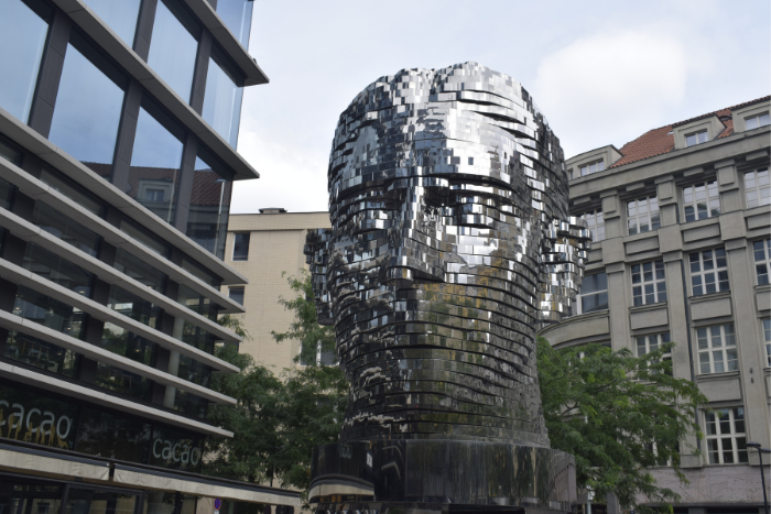 La testa rotante di Kafka di Praga 