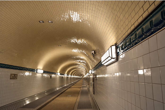 il tunnel sotto il fiume ad amburgo