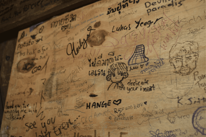 le scritte e i murales che rovinano la visita alle mura di Nordlingen 
